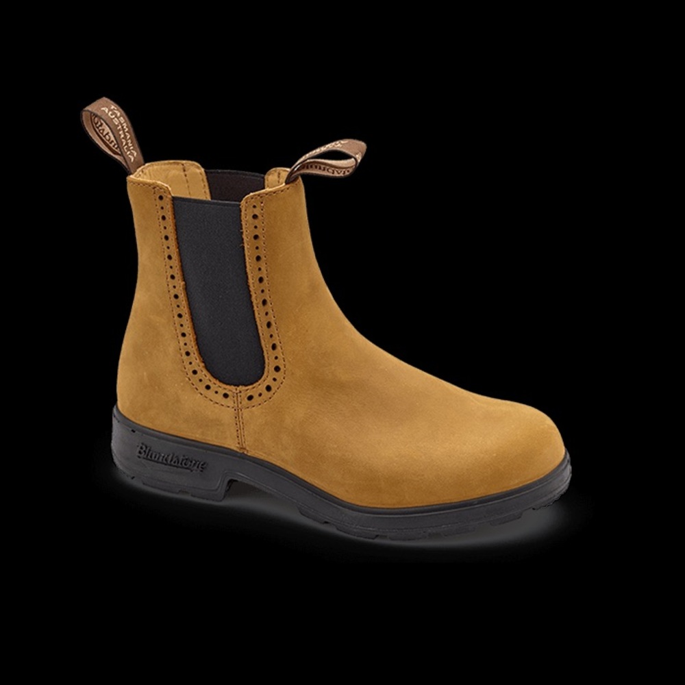 Tan Blundstone Men’s 6 Women’s 8